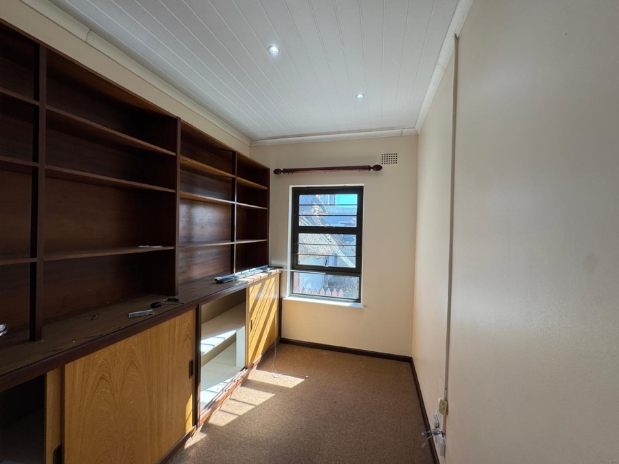 To Let 6 Bedroom Property for Rent in Table View Western Cape